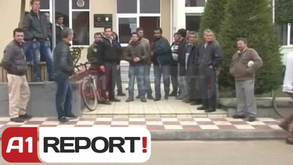 A1 Report - Pogradec, protestë se u hiqet emri nga listat e ndihmës ekonomike
