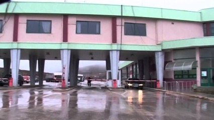 Fluks i vakët në dogana, ende nuk ka nisur largimi i emigrantëve