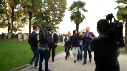 Rama "rigjen" mikun Gjika, shtrëngon duart në Vlorë me kryebashkiakun