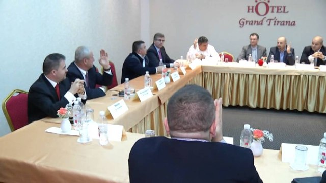 Bashkohen Konsujt e Nderit , Ylli Ndroqi zgjidhet kryetar i shoqatës së re