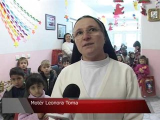 Lajme - KFOR-I Italian shprëndan dhurata për fëmijët