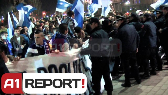 A1 Report - Tifozet e Tiranes proteste para Bashkise: Basha prishe ekipin