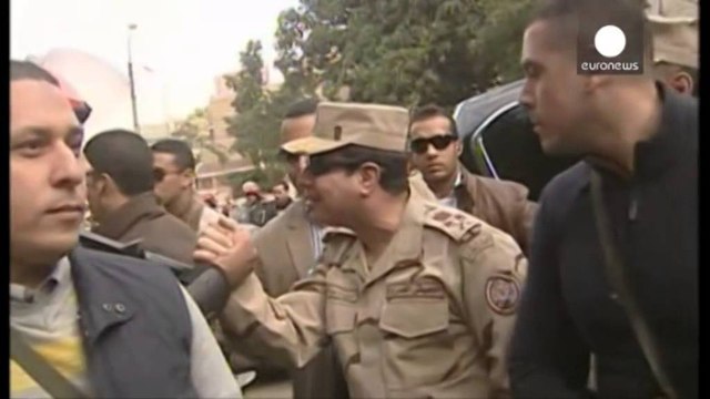 Egjipt, miratohet kushtetuta e re. Shumica e qytetarëve, votojnë pro shkarkimit të Morsit