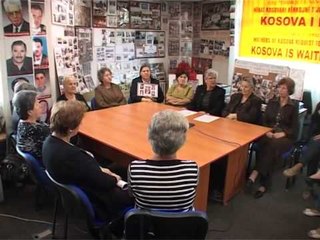 Lajme - Komunikatë e  Thirrjet e nënave kundër zbutjes së dënimeve për serbët nga Tribunali i Hagës