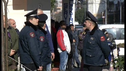 Download Video: Tiranë, INUK shemb objektin e ndërtuar pa leje në rrugën 