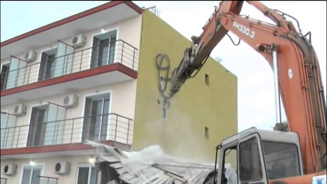 Ndërtimet në bregdetin e Vlorës, vijon aksioni i INUK në plazhin e Dhërmiut