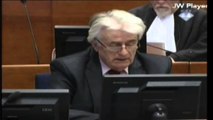 Karaxhiç takon Mlladiç, në sallën e gjyqit. Të dy akuzohen për masakra dhe krime lufte