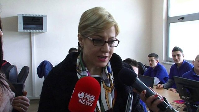 Vendet vakante në shkolla , në komision Ministrja Nikolla, prindër e mesues