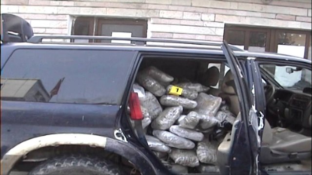 Përroi i thatë ndalon lumin e drogës , policia e Gjirokastrës kap 370 kg, 2 persona në pranga