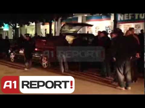 A1 Report - Mbërrin në Tiranë trupi i pajetë i këngëtares Vaçe Zela