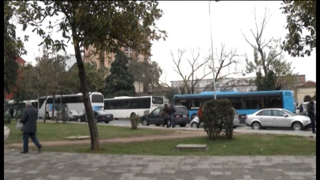 Kaos në Tiranë, autobusët në grevë. Asnjë prej 6 linjave të transportit publik nuk është në funksion