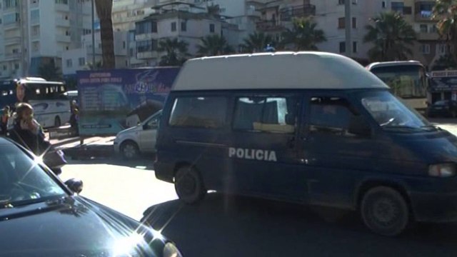 Durrës, furgonat fikin motorët , shoferët: Po na ngelen familjet pa të ardhura