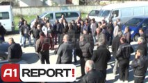 A1 Report - Vlorë dhe Korçë, shoferët e furgonëve bllokojnë rrugët