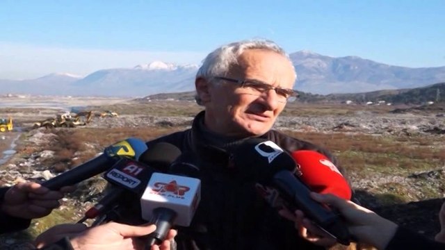 Pastrohen Varrezat e Dëshmorëve , prefektura e Shkodrës heq mbetjet inerte