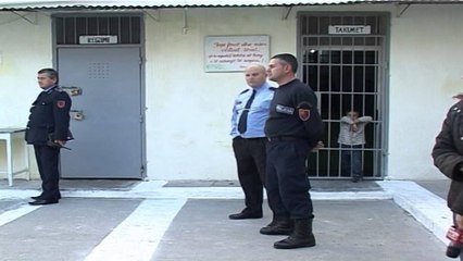 Mëhillaj tenton vetëvrasjen në burg. Porositësi i vrasjeve preu damarët, avokati i çon ilaçe