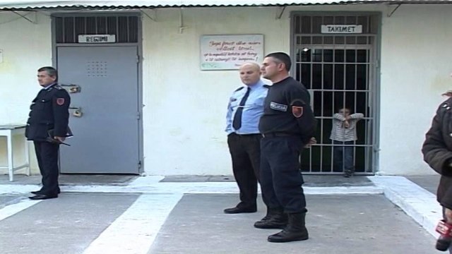 Mëhillaj tenton vetëvrasjen në burg. Porositësi i vrasjeve preu damarët, avokati i çon ilaçe