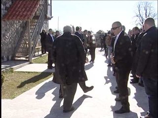 Lajme - Haradinaj homazhe në Gllogjan 17 shkurt