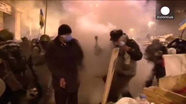 Digjet Ukraina nga protestat. Vriten 13 protestues dhe 9 oficerë policie, perëndim i alarmuar