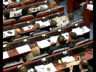 Opozita bllokon ligjet me procedurë të shkurtuar!