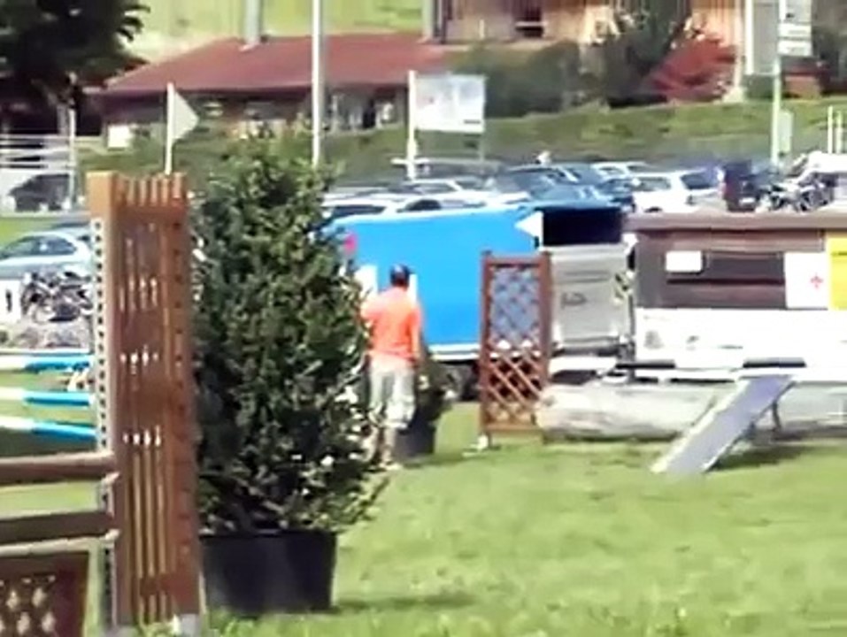 Rollerblading meets Horse Jumping - INCREDIBLE!