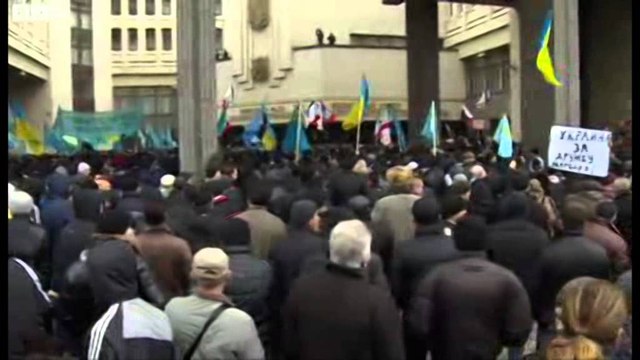 Janukoviç reagon nga Rusia. `Parlamenti i ri i paligjshëm, unë jam presidenti`