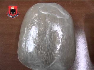 Kapen 2 shpërndarësit e drogën në Tiranë, ja videoja