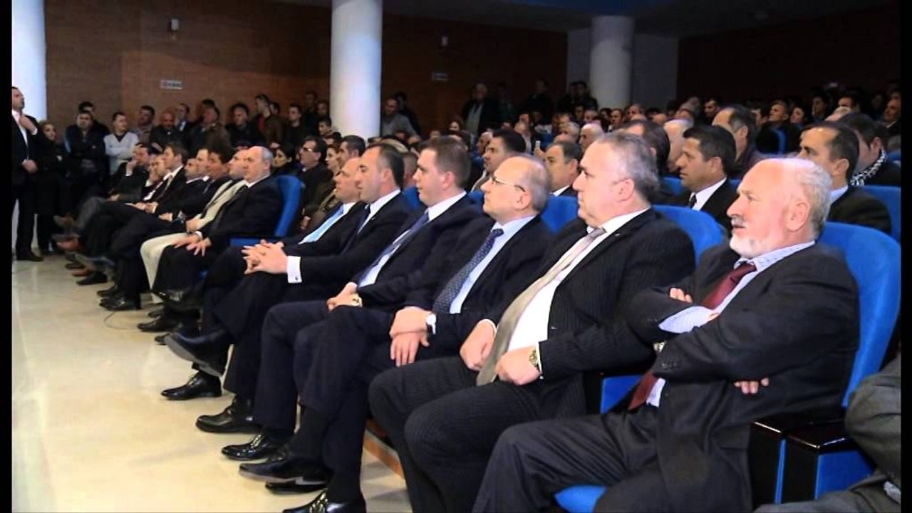 Kamza nderon Haradinaj, e shpall "Qytetar Nderi" gjeneralin e UÇK-së