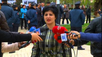 Download Video: Të shkarkuarit protestë: Ndalni masakrën mbi administratën, na ktheni në punë