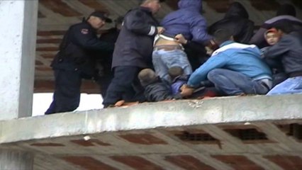 Prishen ndërtimet në rrugën Levan-Tepelenë, tension mes INUK, policisë e banorëve