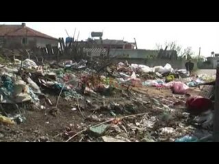 Fshati Adriatik "fshihet" nga lista turistike, pirgjet me mbeturina i zënë frymën