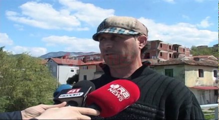 Ura e vjetër në Lezhë "zhvishet" nga elementët e hekurit që shiten për skrap