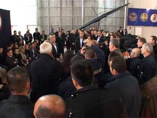 Lajme - Thaçi viziton aeroportin e Gjakovës