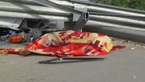 Aksident në Levan-Tepelenë, furgoni përplaset me bordurën, 1 i vdekur