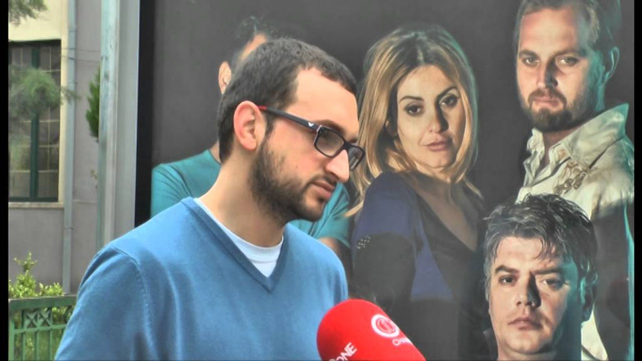 "Shkër***ta me kapele" vjen në Teatrin Kombëtar, nga Kled Kapexhiu. Një regjisor me ambicie të mëdha
