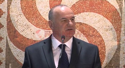 Gazetari Ikonomi promovon librin "Pushtimi" në UET