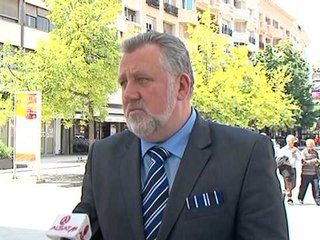 Аналитичари: Албанските политичари да го сочуваат достоинството