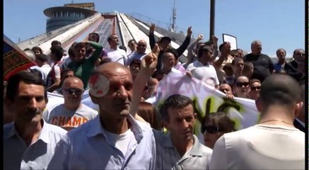 Në grevën e urisë 16 të larguar nga puna, Berisha: Kjo grevë për bukën e gojësohen nga Berisha