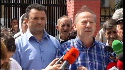 Download Video: Në grevë urie edhe ish të përndjekurit. Çadra tek parlamenti, ja kush janë 5 kërkesat e tyre