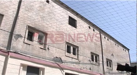 Dritan Dajti tenton të djegë qelinë e tij, duke i vënë flakën batanijes