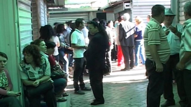 Lezhë, tregtarët gati per grevë urie. Edhe një natë jashtë tregut