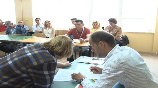 Liderët kosovarë votojnë. Thirrje qytetarëve për pjesëmarrje në votime