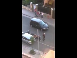 Përleshje femrash në rrugët e Tiranës