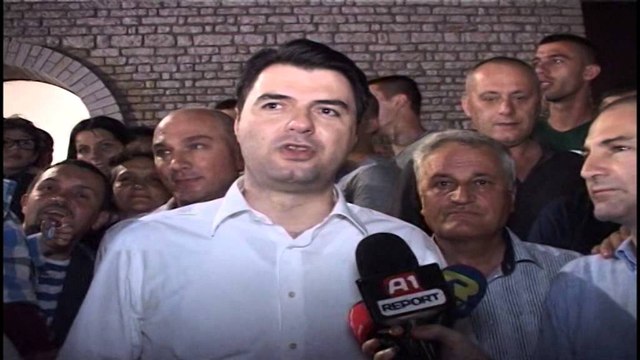Basha, shmang festën e PS. I drejtohet kishës së Shna Ndout