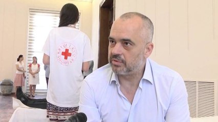 Fushata për dhurimin e gjakut. Rama dhuron gjak në kryeministri
