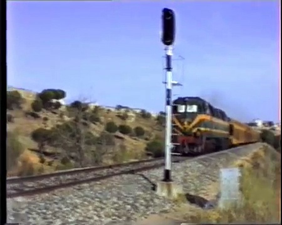 Renfe 333 original en los alrededores de Zamora 1991.