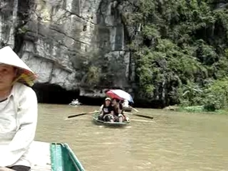 Balade sur l'eau à Tam Coc