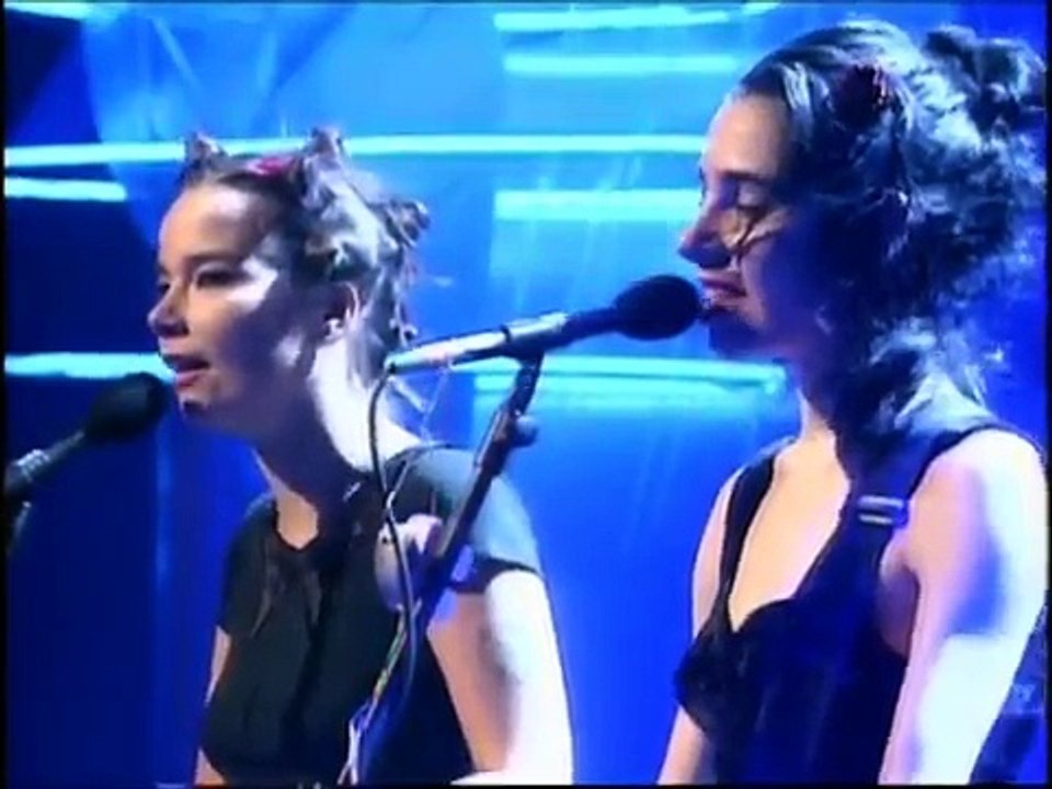 Bjork & PJ Harvey perform 'I Can't Get No Satisfaction' | BRIT Awards 1994
