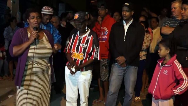 Familiares prestam homenagem às vítimas de ataques em São Paulo