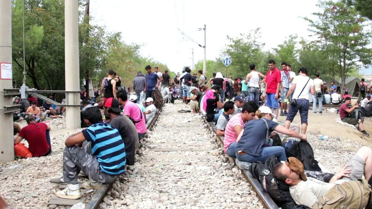 Macedonia/Greece thousands of refugees stuck in...