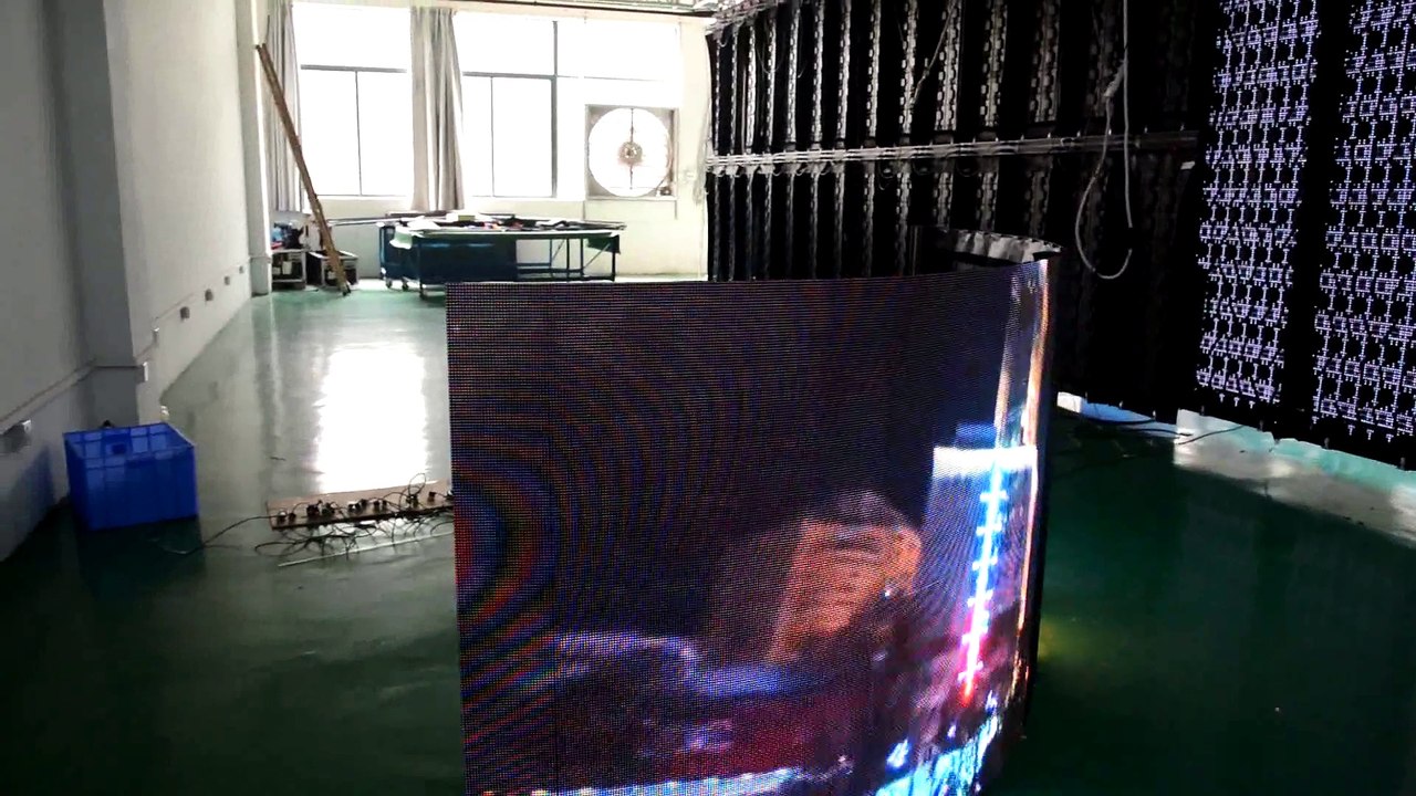 curved flexible led screen p4 arc led screen creative design (cloris@huasuny.com)